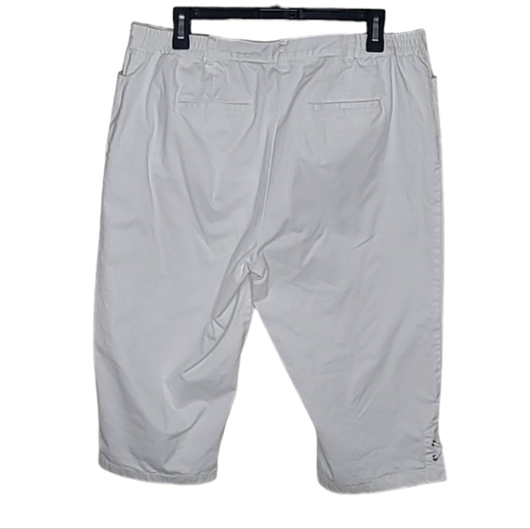 Ruby Rd. White Capris - Picture 2 of 9